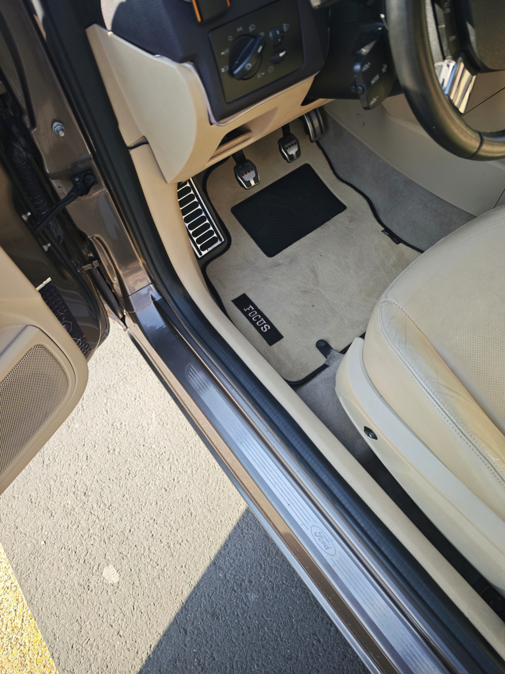 Tappetini auto Ford Focus, foto del cliente vincitore del concorso 2026
