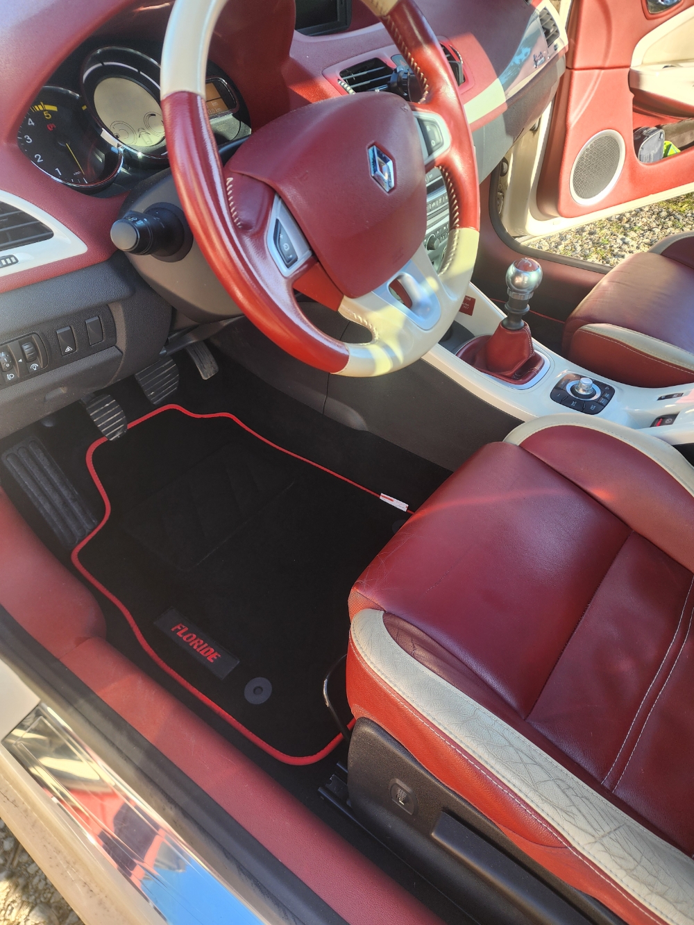 Tappetini auto Renault Mégane 3 CC, foto del cliente vincitore del concorso 2026