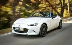 Bâche de voiture adaptée à Mazda MX-5 ND housse de voiture d'extérieur 100%  Étanche € 195