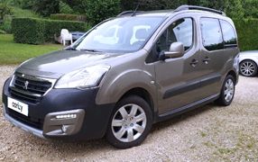 Tapis de coffre pour Peugeot Partner II Van (2008-08.2018) - bac