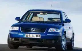 PASSAT avec accoudoir boîte à gant