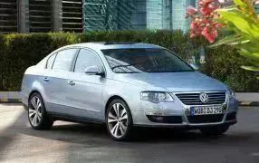 PASSAT avec accoudoir boîte à gant